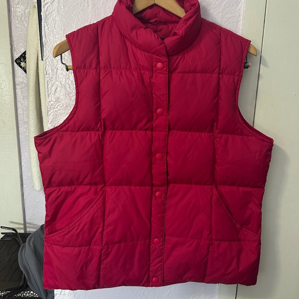 Lands end puffer vest.  Size Medium, dark/bright pink